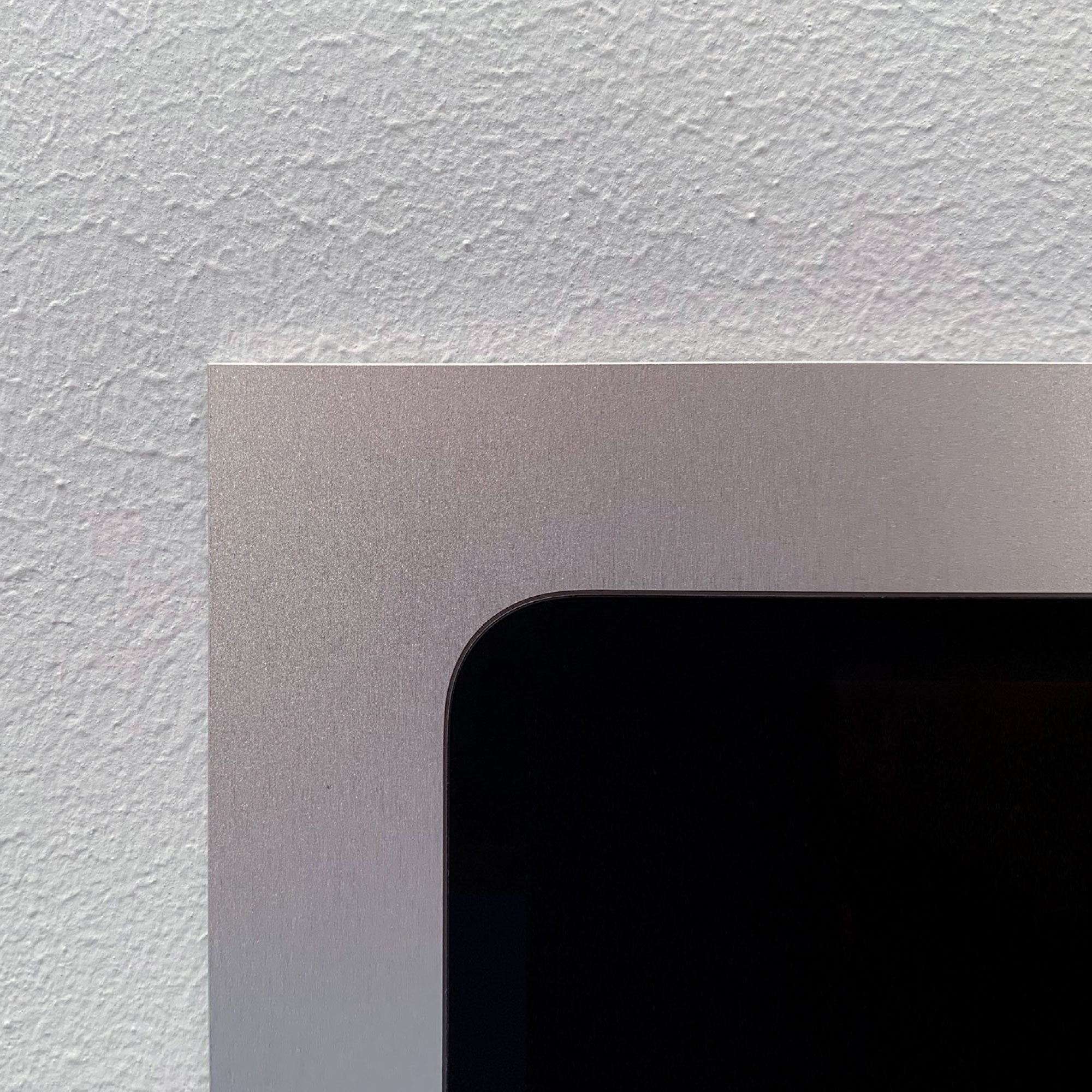 Whiz wall mount for iPad 10.2" with elegant design