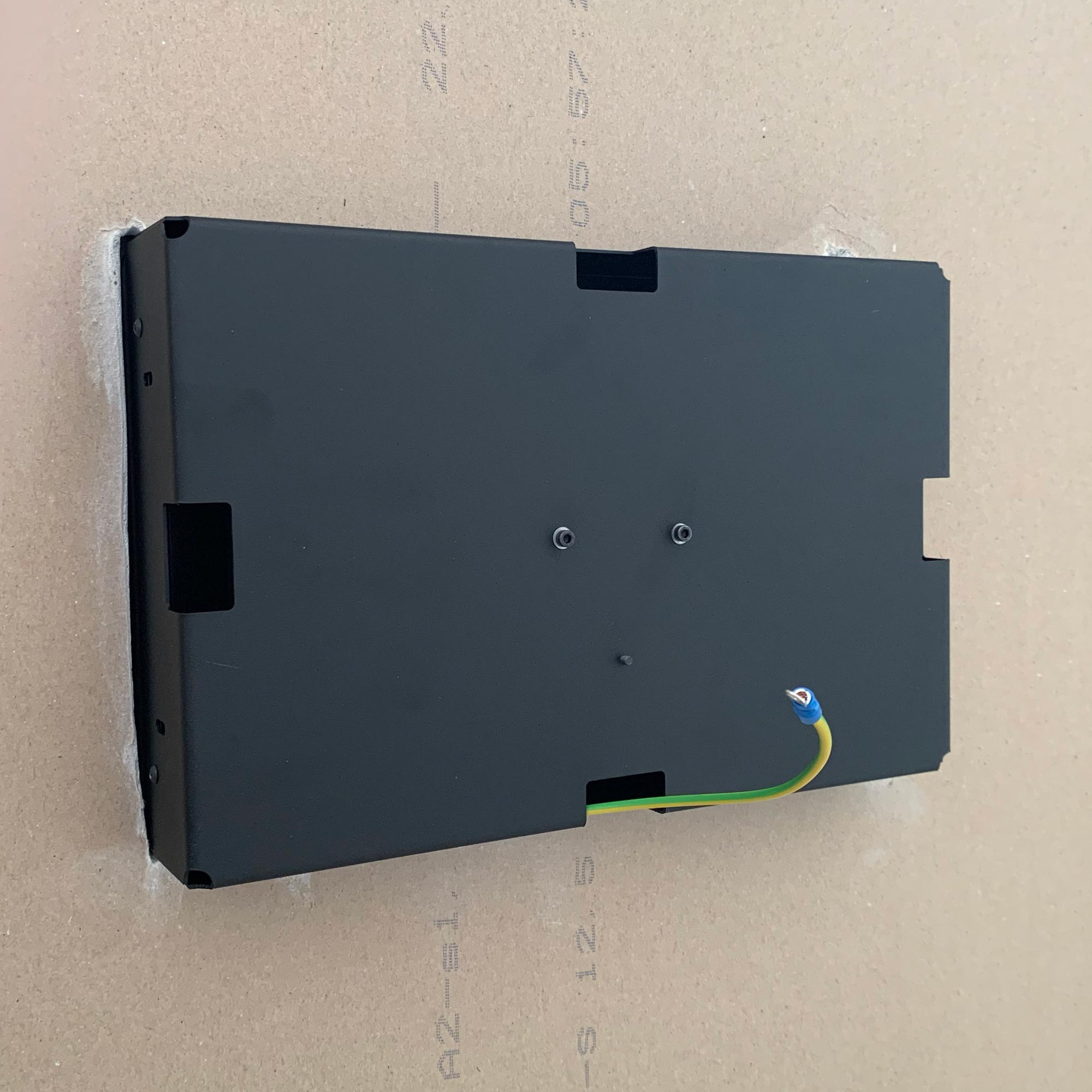 Whiz for iPad Pro 11" in wall