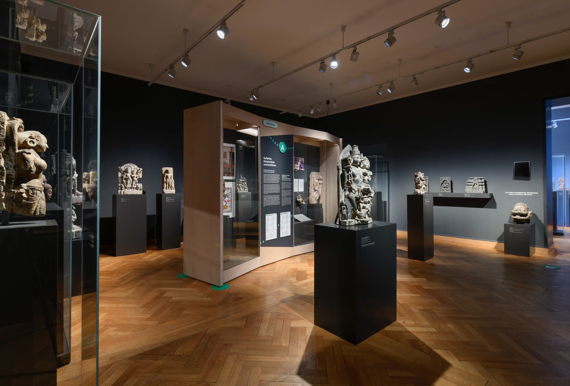 Dame Wall 2.0 wall mount for tablet in Zurich Museum